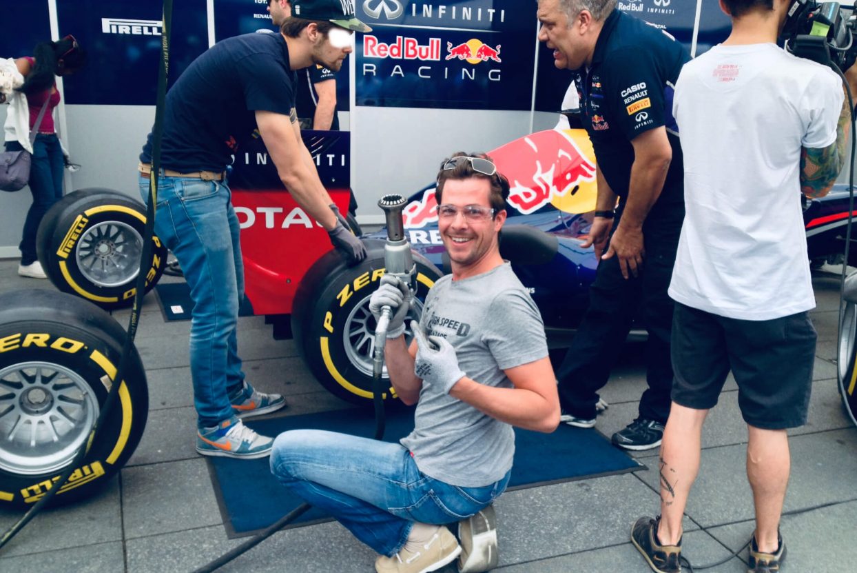 Pitstop beim Reifenwechsel am Red Bull Formel 1 Auto von Sebastian Vettel am A1 Spielbergring