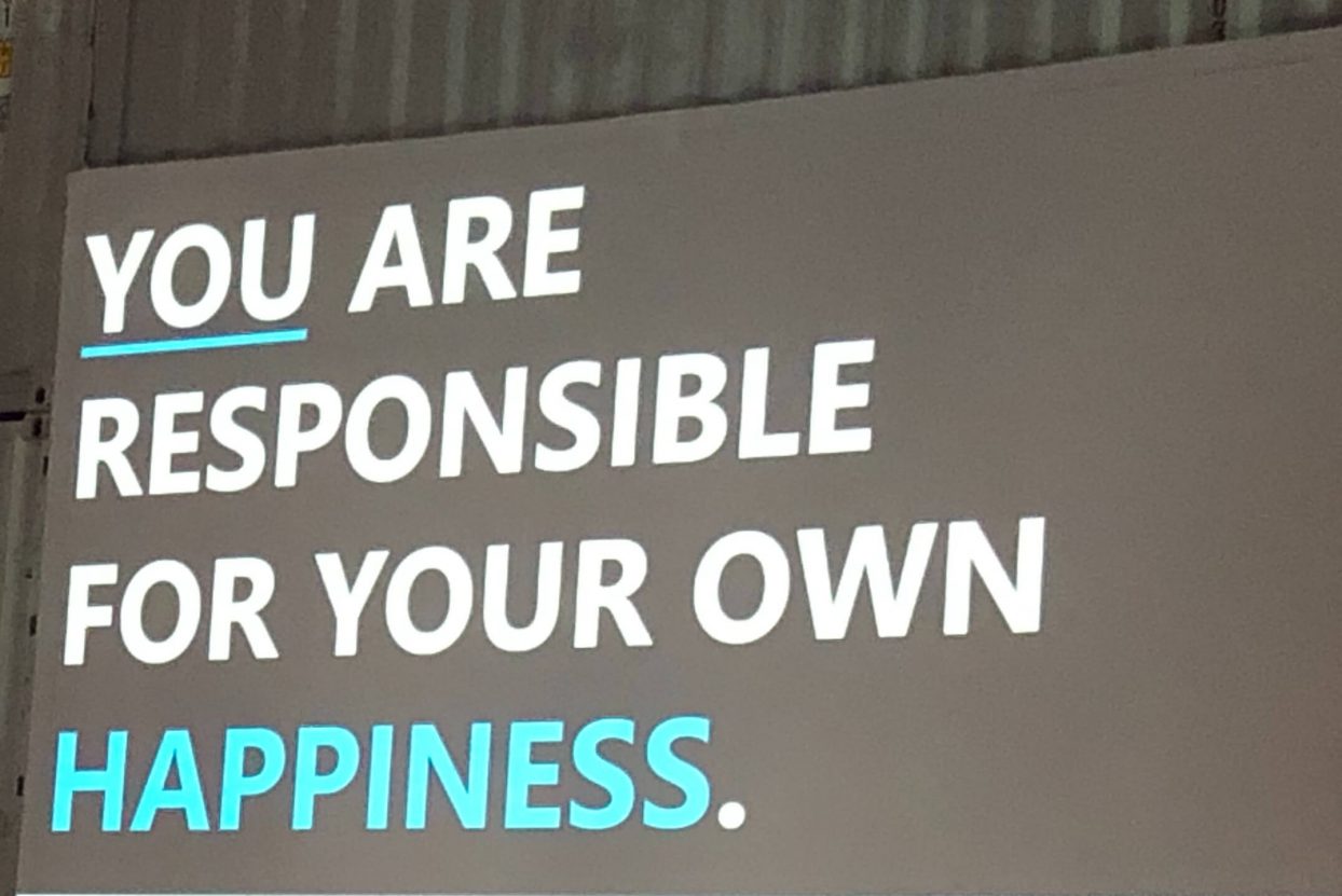 Bild von einem Vortrag, du bist für dein Glück selbst verantwortlich.